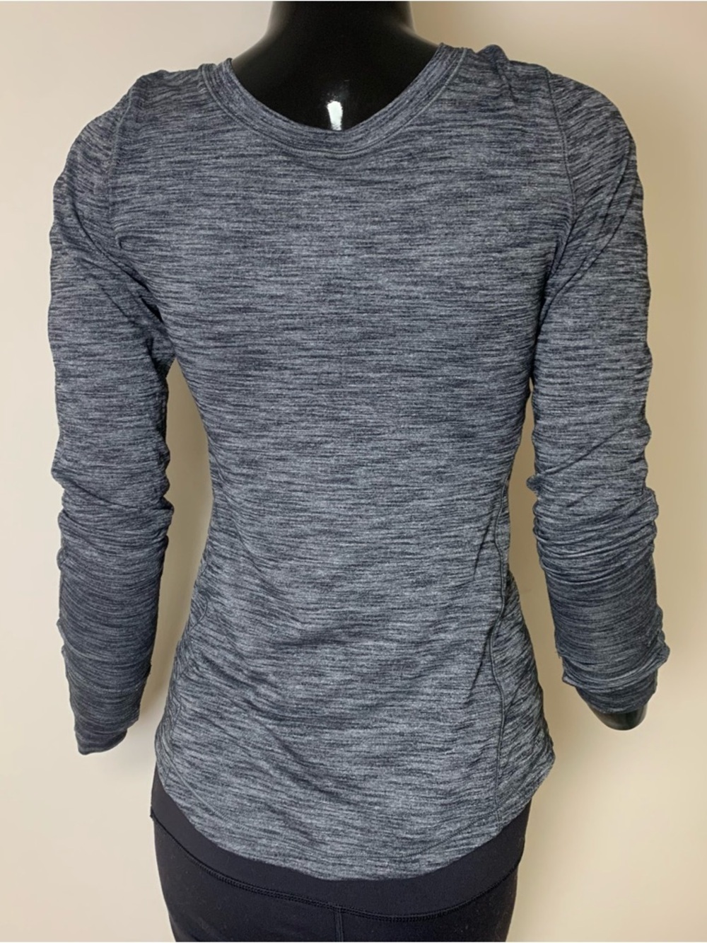 Lululemon 5 Mile Long Sleeve Top Size 4 Heathered Black Versatile & Lightweight - Picture 2 of 5